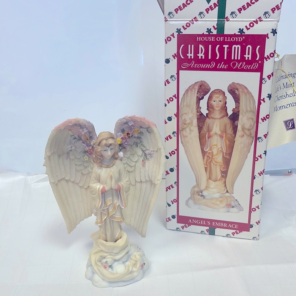 1998 vintage Angel’s Embrace Christmas figurine House of Lloyd